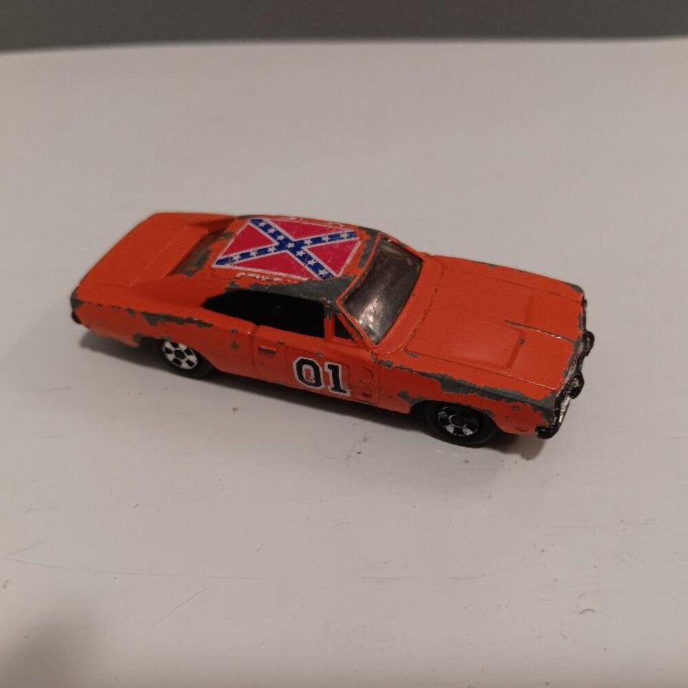 Vintage 1981 ERTL DUKES OF HAZZARD General Lee Car Diecast Dodge Charger 1:64